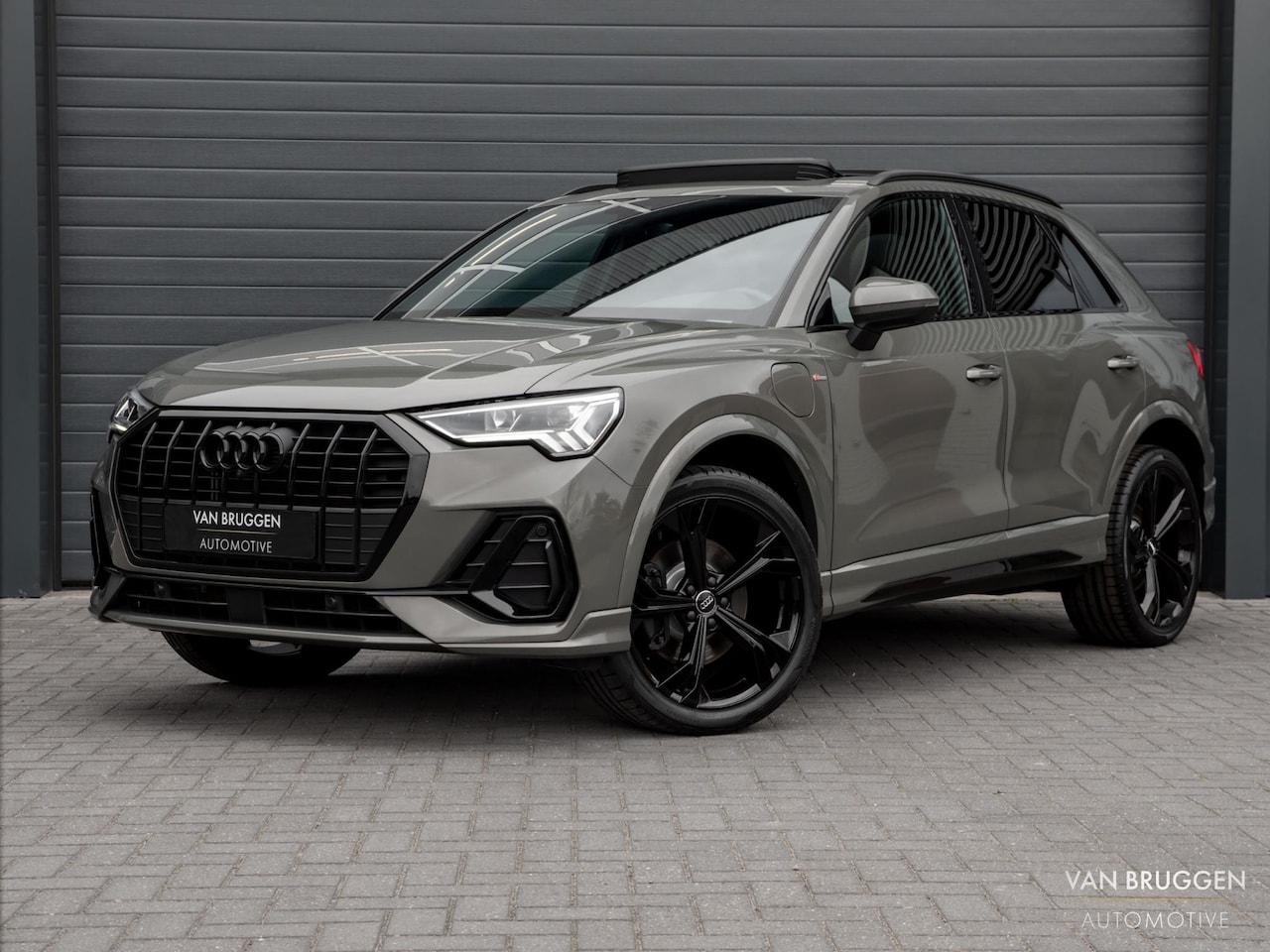 Audi Q3 - 45 TFSI e S-Line Pano 360 SONOS Leer Sfeer BTW Chronos 20" - AutoWereld.nl