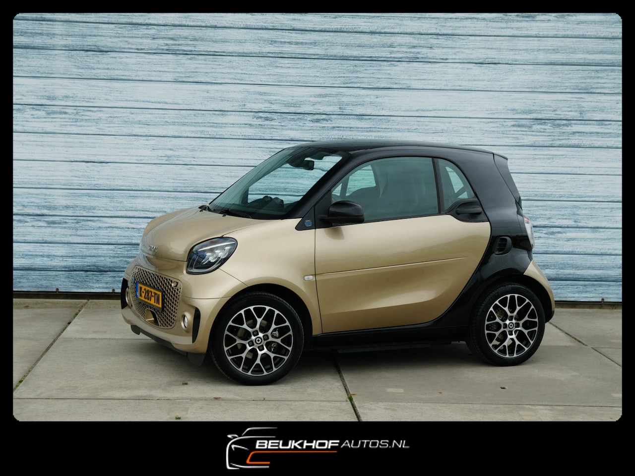 Smart Fortwo - EQ Comfort PLUS 18 kWh Sport Leer Camera Pano - AutoWereld.nl