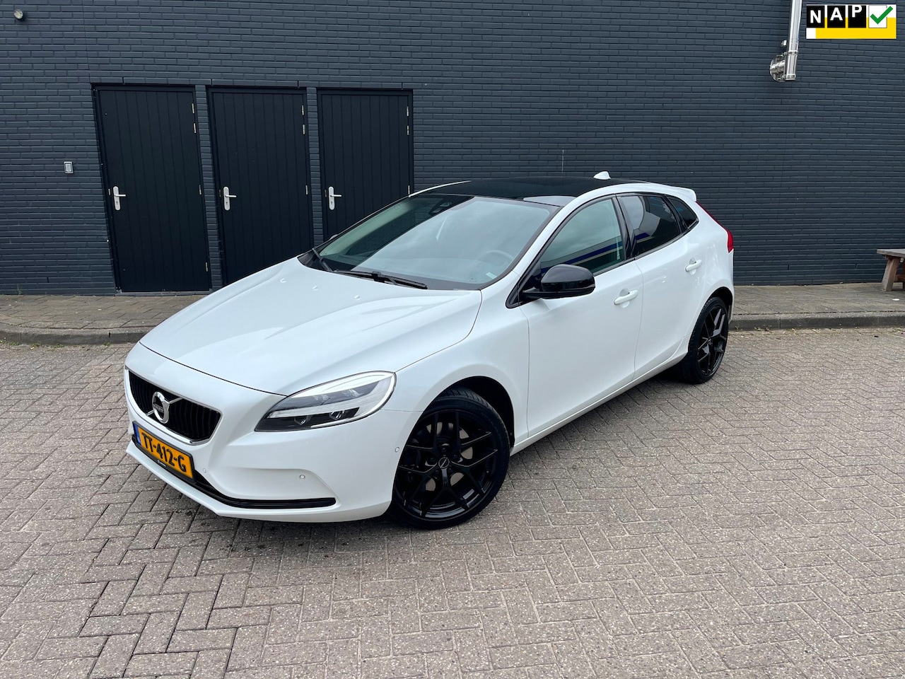 Volvo V40 - 1.5 T3 Dynamic Edition Automaat Pano Leer Harman Kardon Camera - AutoWereld.nl