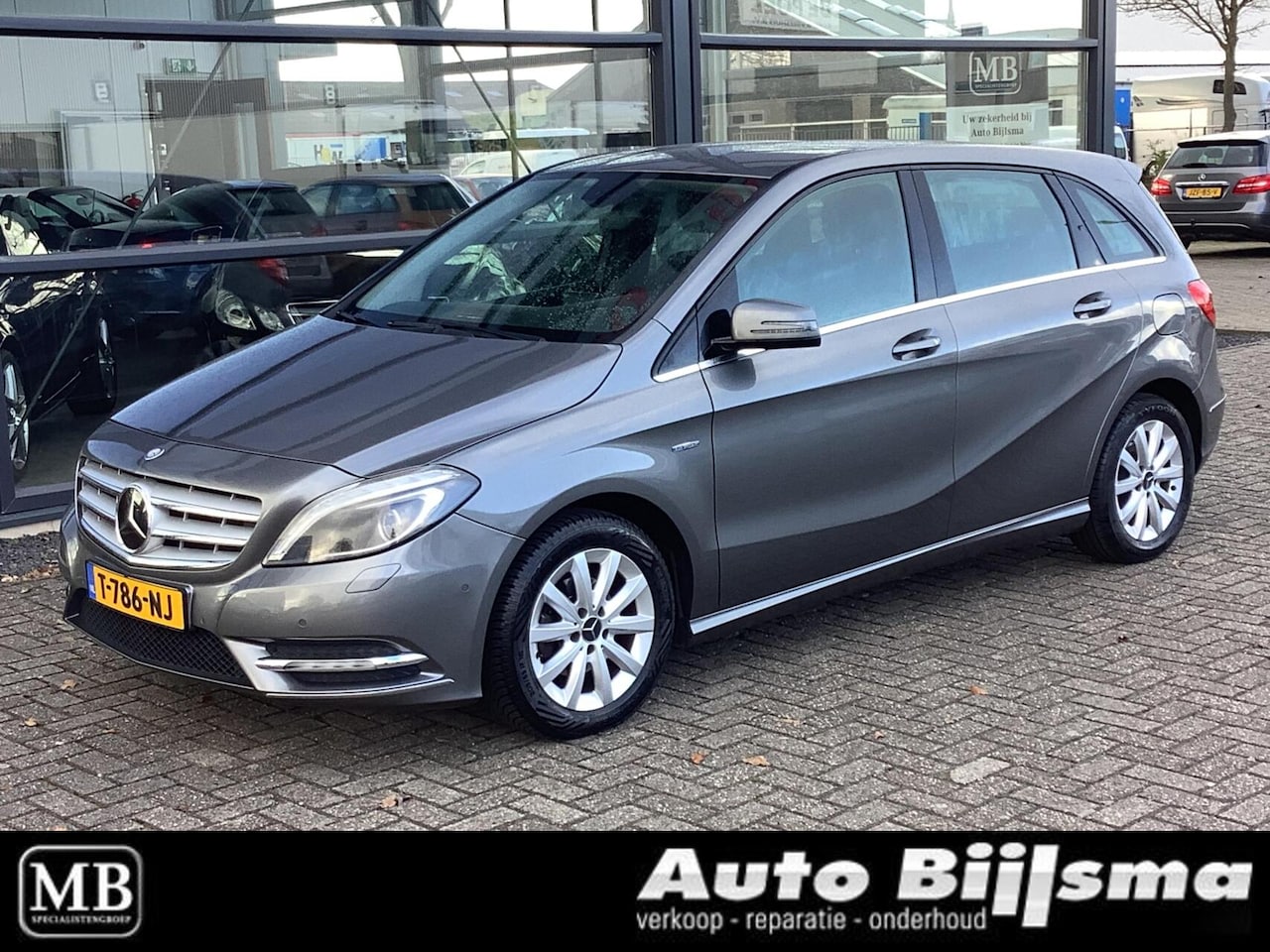 Mercedes-Benz B-klasse - 180 parkeersensoren, airco, xenon verlichting, trekhaak - AutoWereld.nl