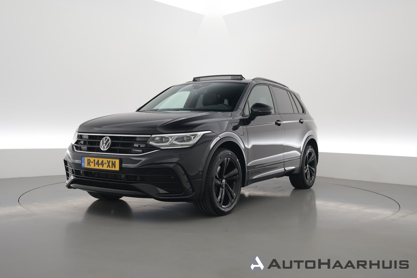 Volkswagen Tiguan - 1.4 TSI eHybrid R-Line | Pano | Elek. Trekhaak | Stoel- Stuurverw. | Adapt. Cruise | Camer - AutoWereld.nl