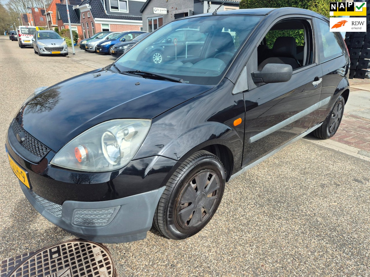 Ford Fiesta - 1.3-8V Cool & Sound airco,navigatie - AutoWereld.nl