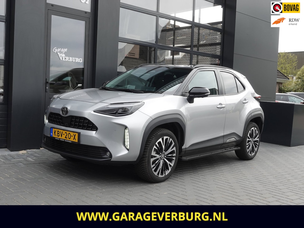 Toyota Yaris Cross - 1.5 Hybrid 130 Launch Edition | Bi-Tone (Navi,Camera,Keyless,1/2Leer,Elek.achterklep,Stoel - AutoWereld.nl