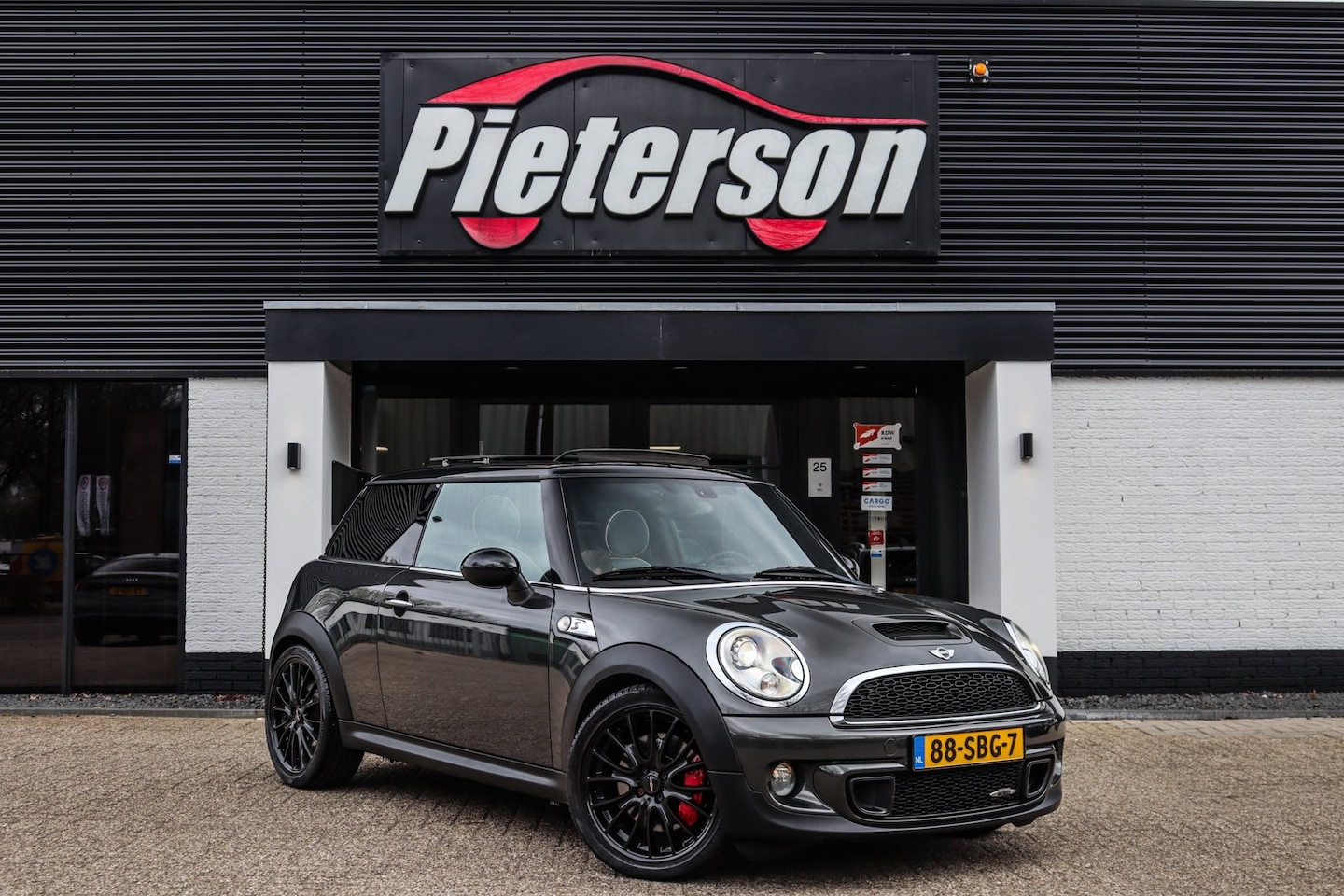 MINI John Cooper Works - Mini 1.6 ORIGINEEL NL PANO H&K LEDER - AutoWereld.nl