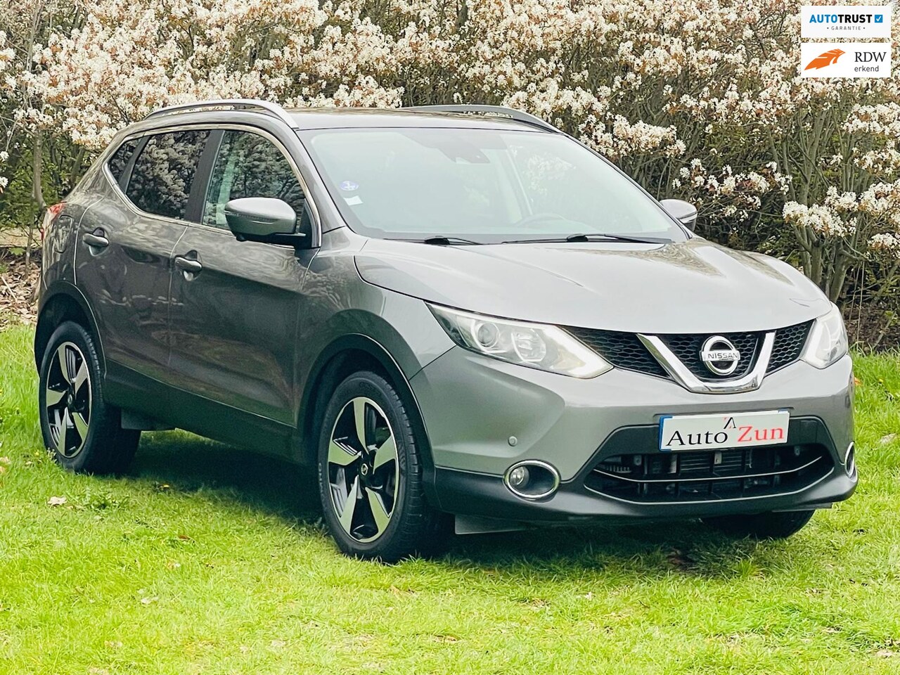 Nissan Qashqai - 1.2 N-Connecta/Automaat/Pano/360camera/Navi - AutoWereld.nl