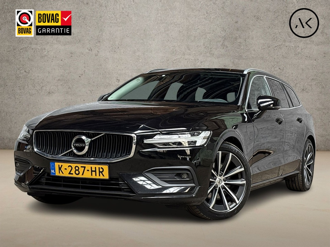 Volvo V60 - 2.0 B3 Inscription Automaat (APPLE CARPLAY, GROOT NAVI, GETINT GLAS, SPORTSTOELEN, KEYLESS - AutoWereld.nl