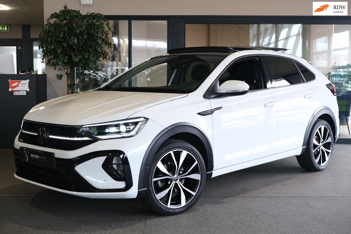 Volkswagen Taigo - 1.0 TSI 2x R-Line DSG Pano IQ Led Cam Navi Virtual ACC - AutoWereld.nl