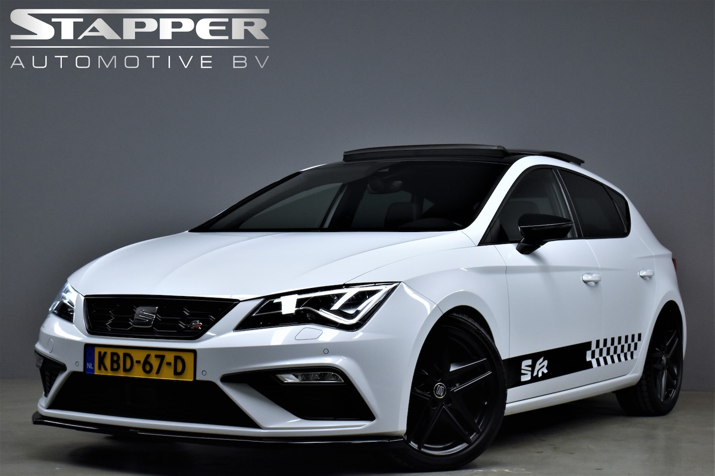SEAT Leon - 1.5 TSI FR 150pk DSG Ultimate Edition Black Pano/Virtual/Beats/Carplay/Keyless/360Camera/P - AutoWereld.nl