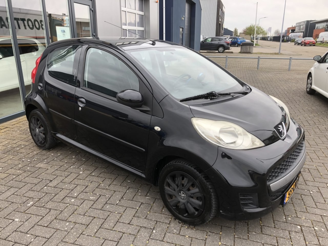 Peugeot 107 - 1.0-12V Urban Move 1.0-12V Urban Move - AutoWereld.nl