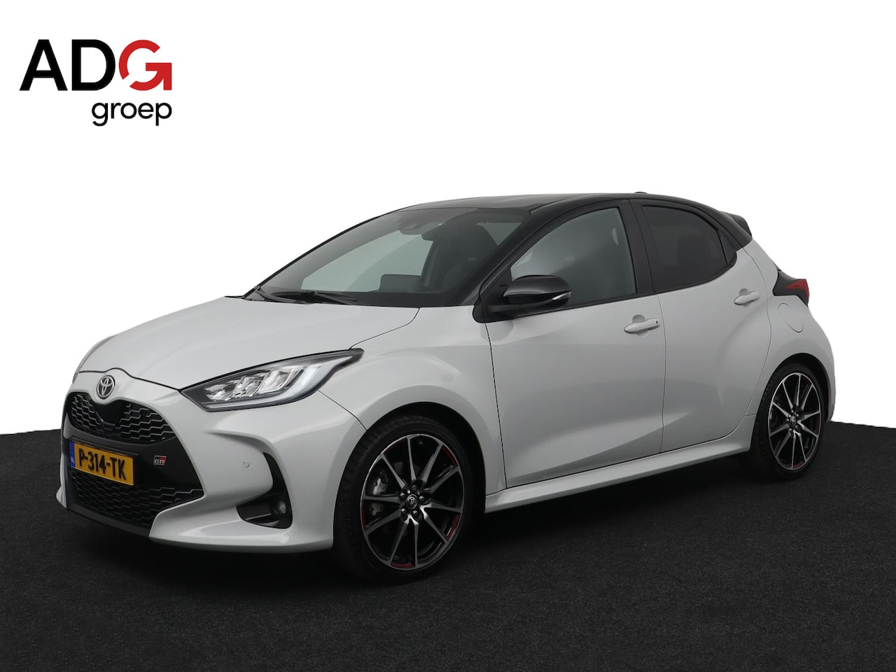 Toyota Yaris - 1.5 Hybrid GR Sport | Lederen sportstoelen | Stoelverwarming | Dodehoekherkenning | Parkee - AutoWereld.nl