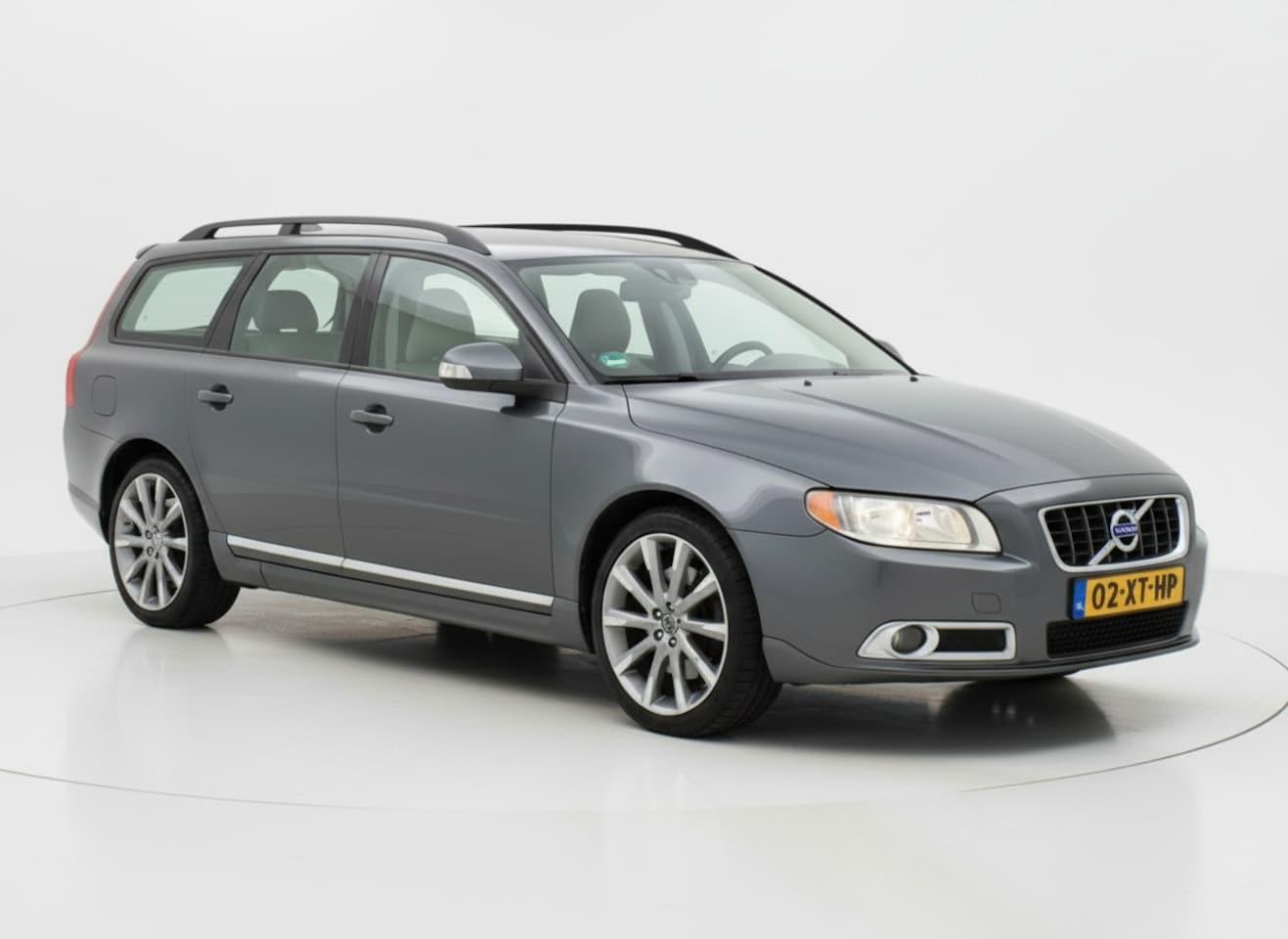 Volvo V70 - 2.5T Momentum|Leder|Cruise|Trekhaak|PDC - AutoWereld.nl