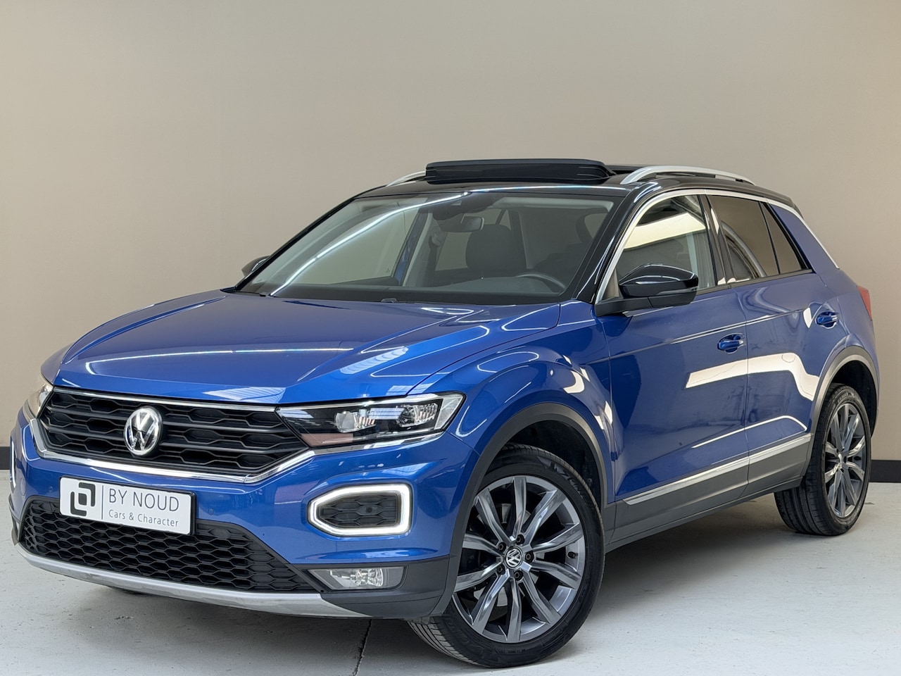 Volkswagen T-Roc - 1.0 TSI Style 1.0 TSI Style, 115Pk, 2018, Panoramadak, 1ste eigenaar, Digital dashboard, Climate control - AutoWereld.nl