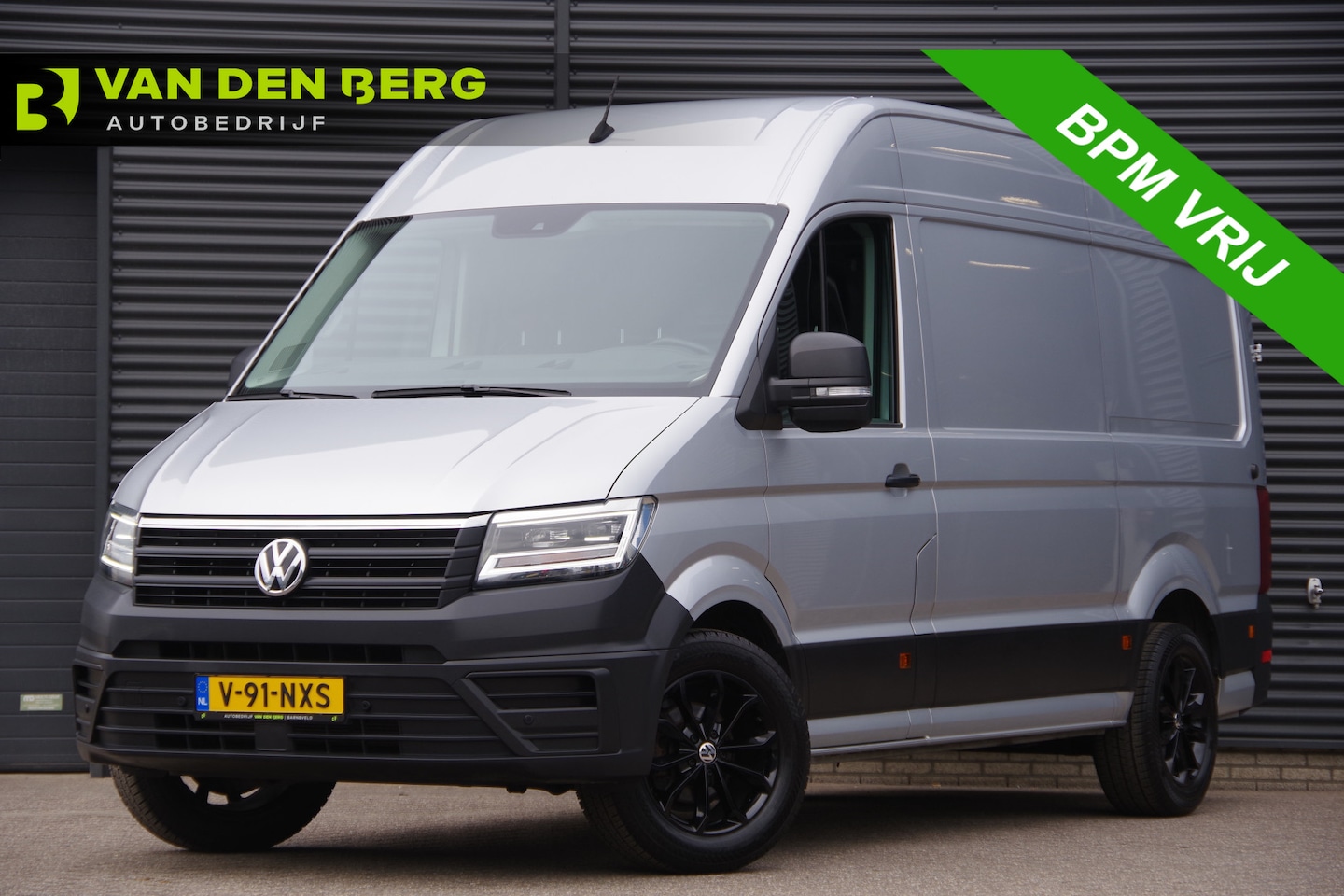 Volkswagen Crafter - 35 2.0 TDI L3H3 Highline 177PK AUT. LED, STANDKACHEL, CAMERA, NAVI, CRUISE, AIRCO, PARKEER - AutoWereld.nl