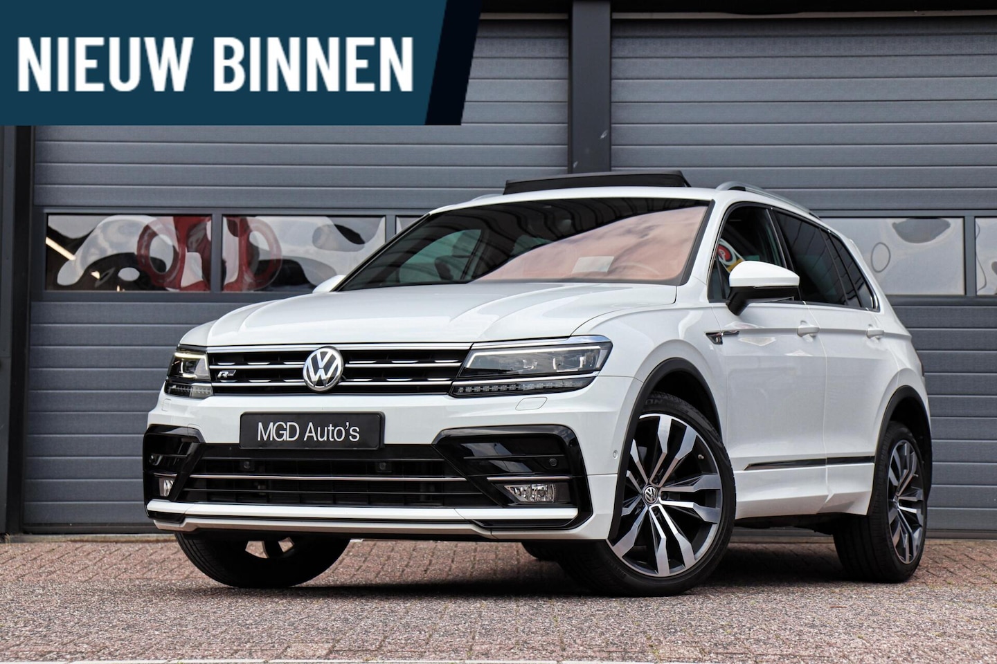 Volkswagen Tiguan - 2.0 TSI 4Motion 2x R-Line /LED/PANODAK/360 CAMERA/VIRTUAL/MEMORY/STOELVERW./LEDER! - AutoWereld.nl