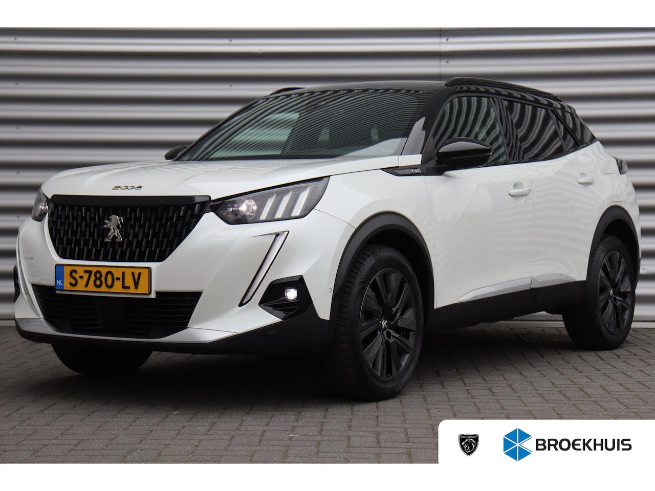 Peugeot 2008 - 1.2 PURETECH 130PK GT PACK AUTOMAAT / NAVI / LEDER / CLIMA / PDC / 18" LMV / CAMERA / ALCA - AutoWereld.nl