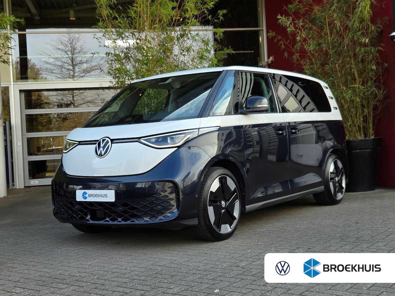 Volkswagen ID. Buzz - 1st Max 77kWh | Massage | Trekhaak | 360 Camera | Adaptive Cruise | 21'' - AutoWereld.nl