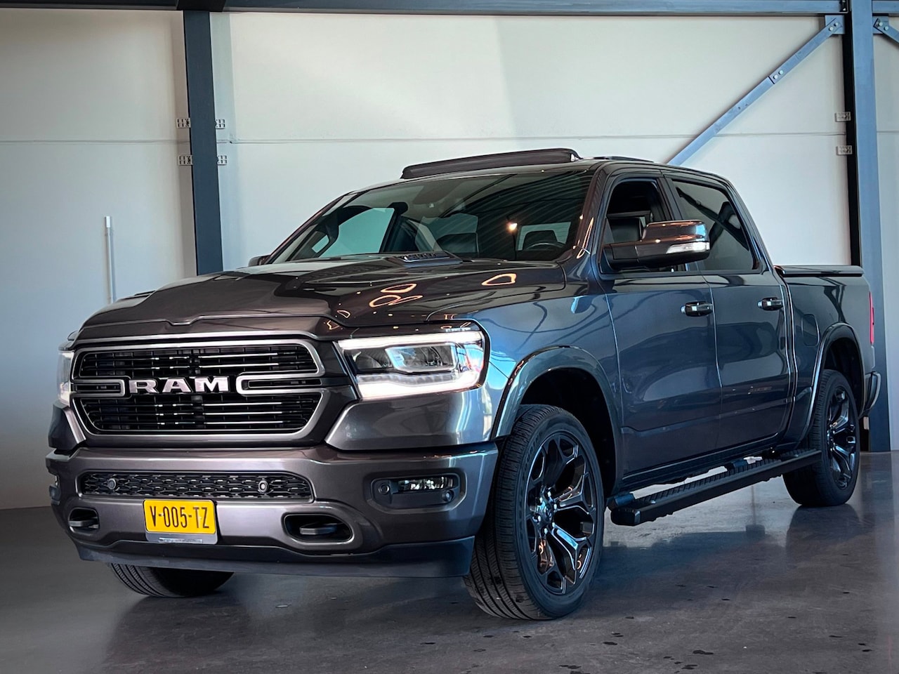 Dodge Ram 1500 - V8 / LPG Crew Cab, Open Dak, Sport, Leer, Stoelventilatie, CarPlay, Trekhaak, - AutoWereld.nl