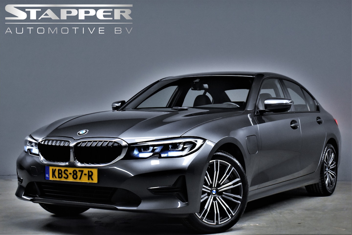 BMW 3-serie - 330e 292pk Automaat High Executive Virtual/Carplay/Camera/Sportstoelen/Led/Leer/Pdc/Cruise - AutoWereld.nl