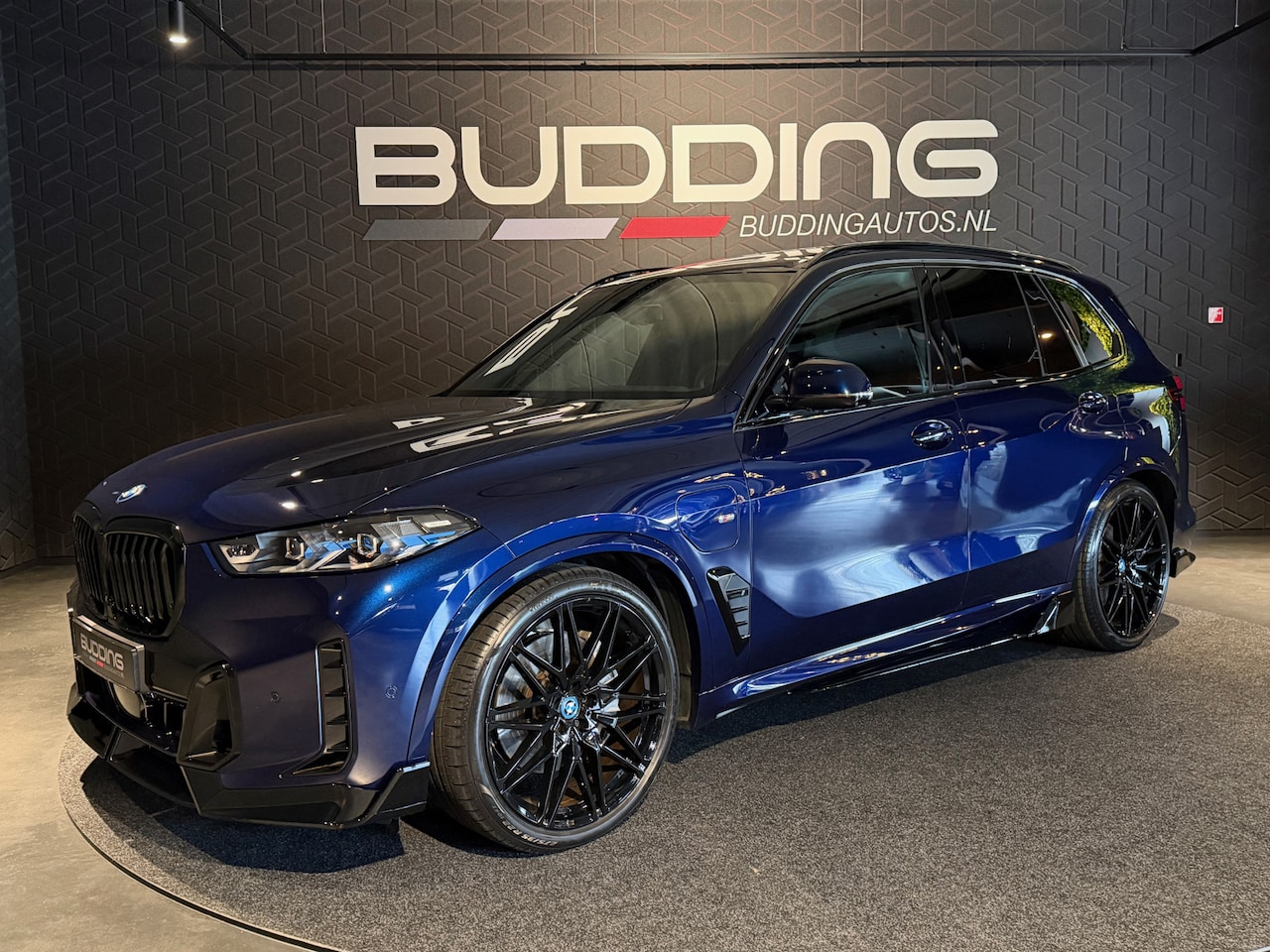 BMW X5 - xDrive50e | M-performance | 22 inch | Pano - AutoWereld.nl