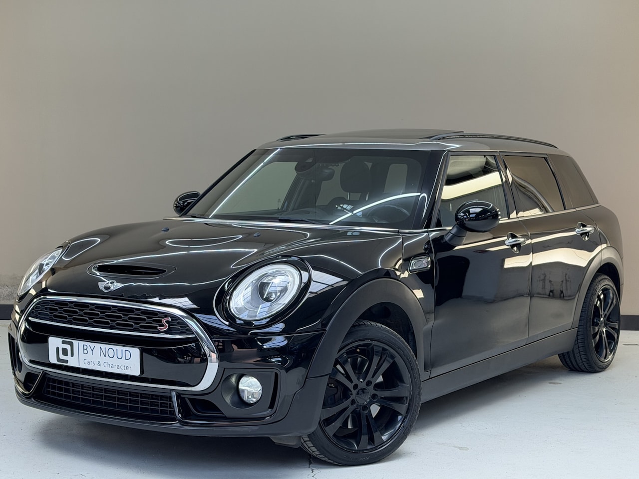 MINI Clubman - Mini 2.0 Cooper S JCW Chili, 192Pk, 2016, Panoramadak, 2de eigenaar, HUD, Parkeersensoren, - AutoWereld.nl