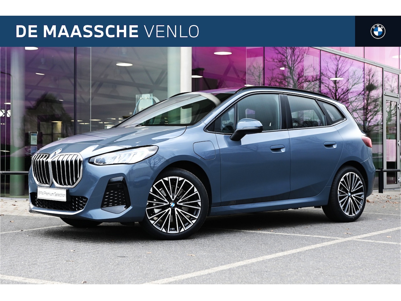 BMW 2-serie Active Tourer - 230e xDrive M Sport Automaat / Trekhaak / Panoramadak / Sportstoelen / Achteruitrijcamera - AutoWereld.nl