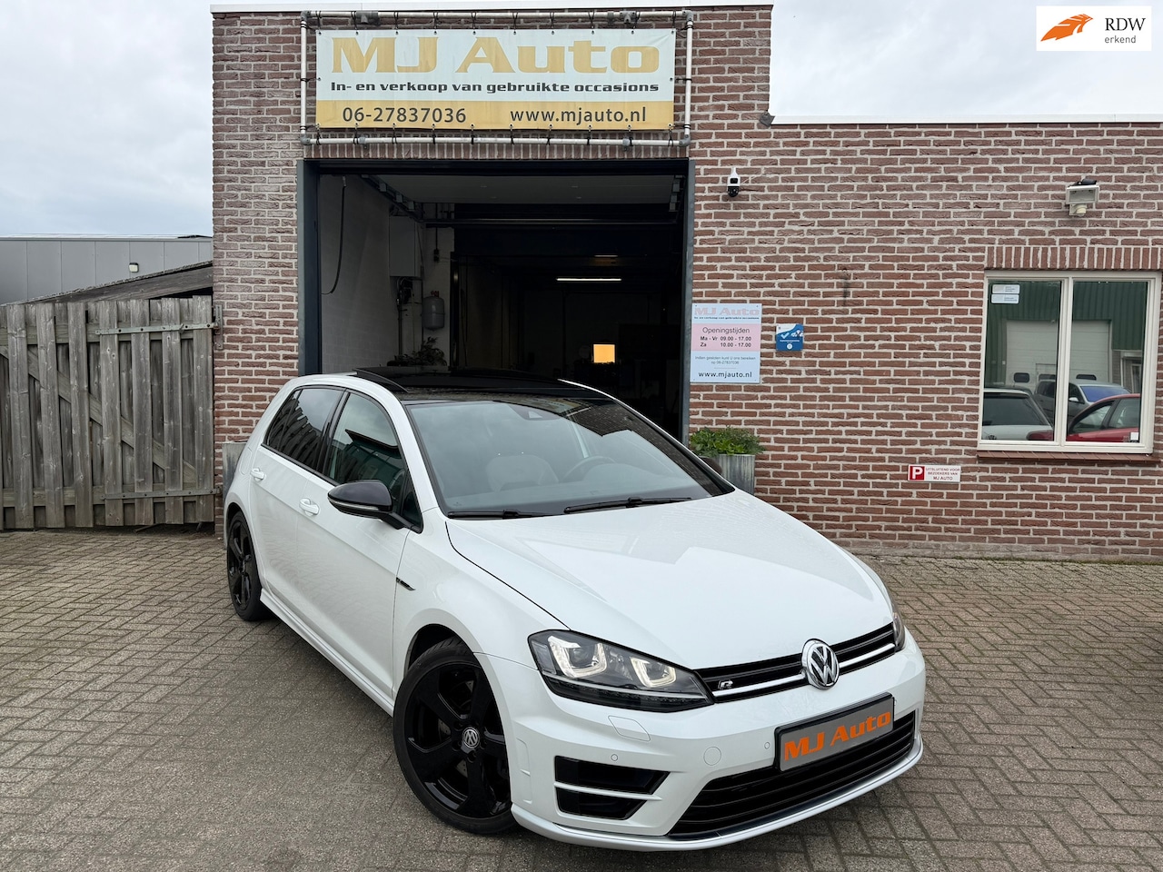 Volkswagen Golf - 2.0 TSI R 4Motion parelmoer panoramadak keyless - AutoWereld.nl