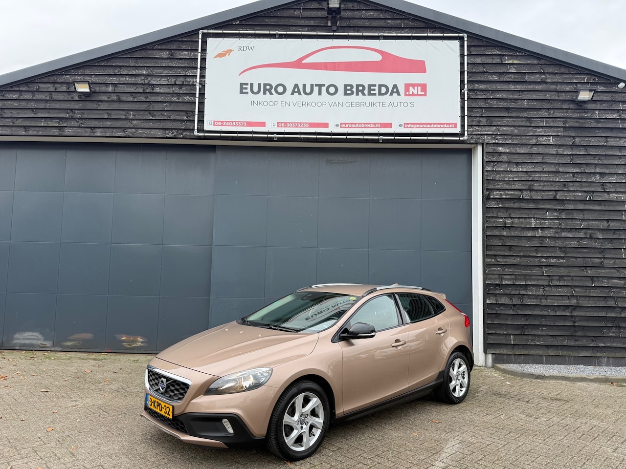 Volvo V40 Cross Country - 1.6 T4 Momentum 1.6 T4 Momentum - AutoWereld.nl