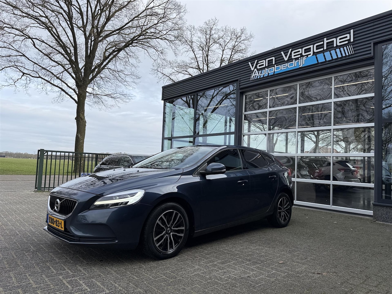 Volvo V40 - 1.5 T2 Kinetic Cruise Navigatie Xenon Trekhaak Dealeronderhoud - AutoWereld.nl