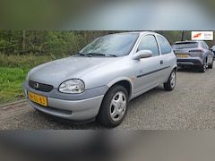 Opel Corsa - 1.4i Strada AUTOMAAT Stuurbekr Schuifdak APK