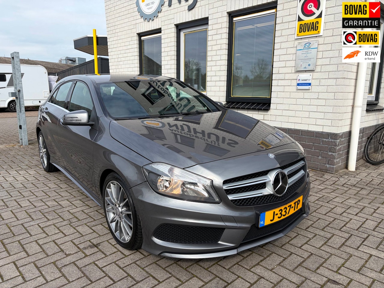Mercedes-Benz A-klasse - 180 Ambition / AMG / Cruise Controle / Airco / Stoelverwarming / Navigatie - AutoWereld.nl