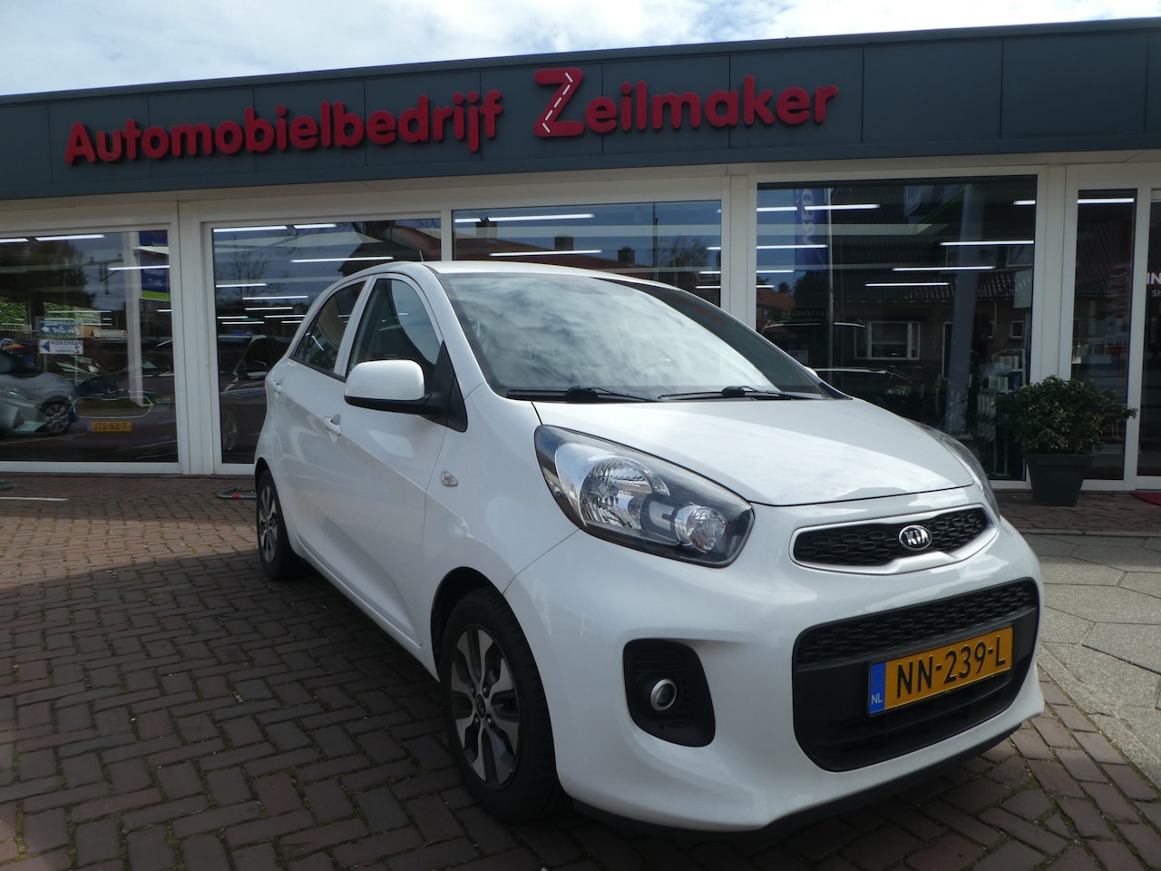 Kia Picanto - 1.0 CVVT EconomyPlusLine Airco, Navi, Trekhaak - AutoWereld.nl
