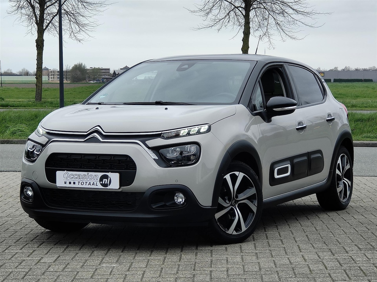 Citroën C3 - 1.2 PureTech Shine | Automaat | Camera | Carplay | Trekhaak - AutoWereld.nl