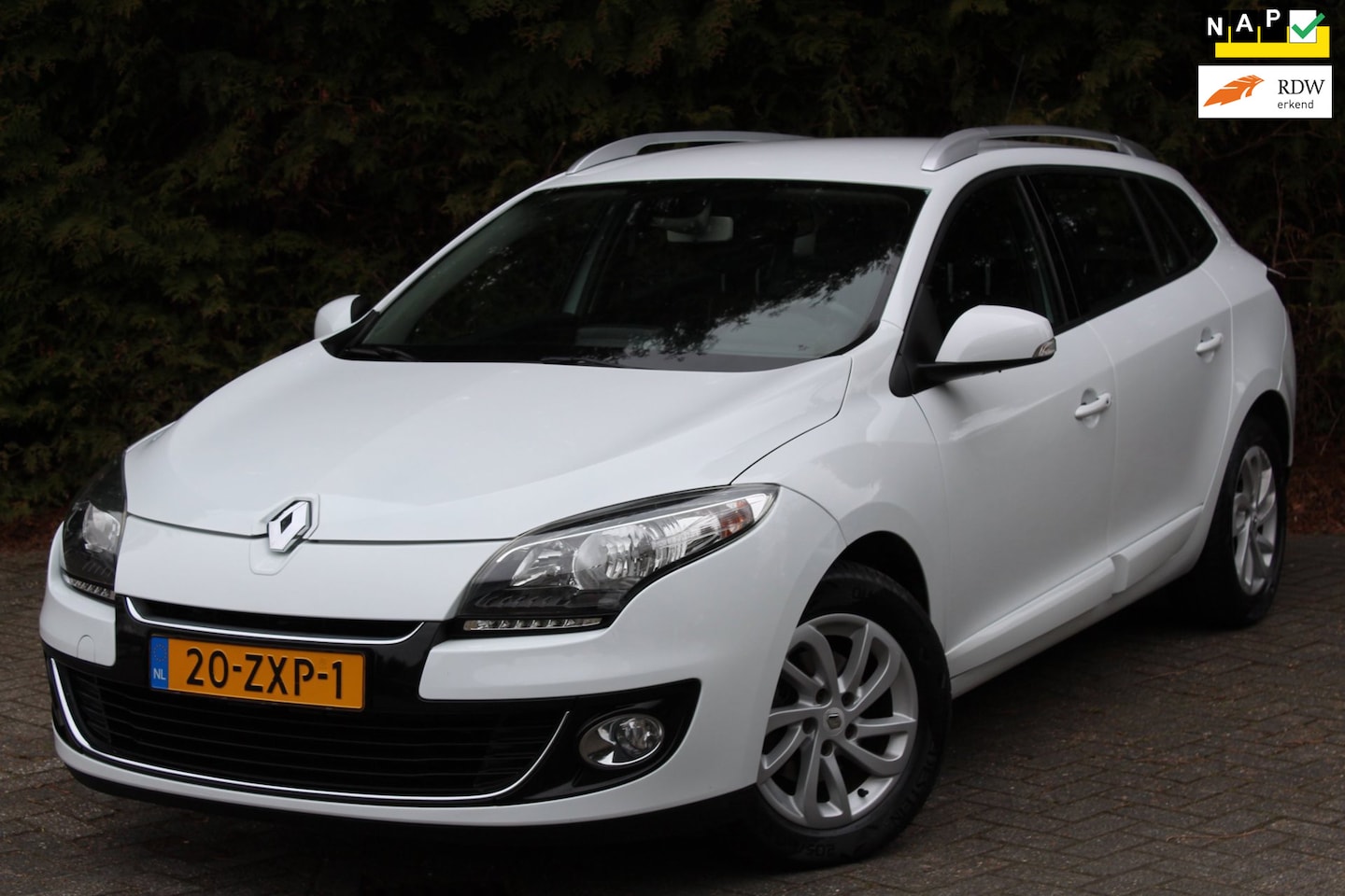 Renault Mégane Estate - 1.5 dCi Collection 110PK | Navigatie | Parkeersensoren | Trekhaak - AutoWereld.nl