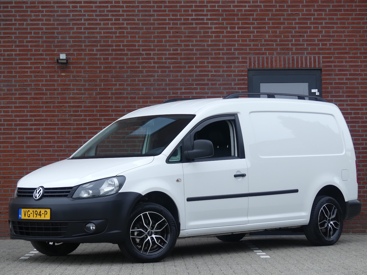 Volkswagen Caddy Maxi - 1.6 TDI Airco/Leer/PDC/Trekhaak - AutoWereld.nl