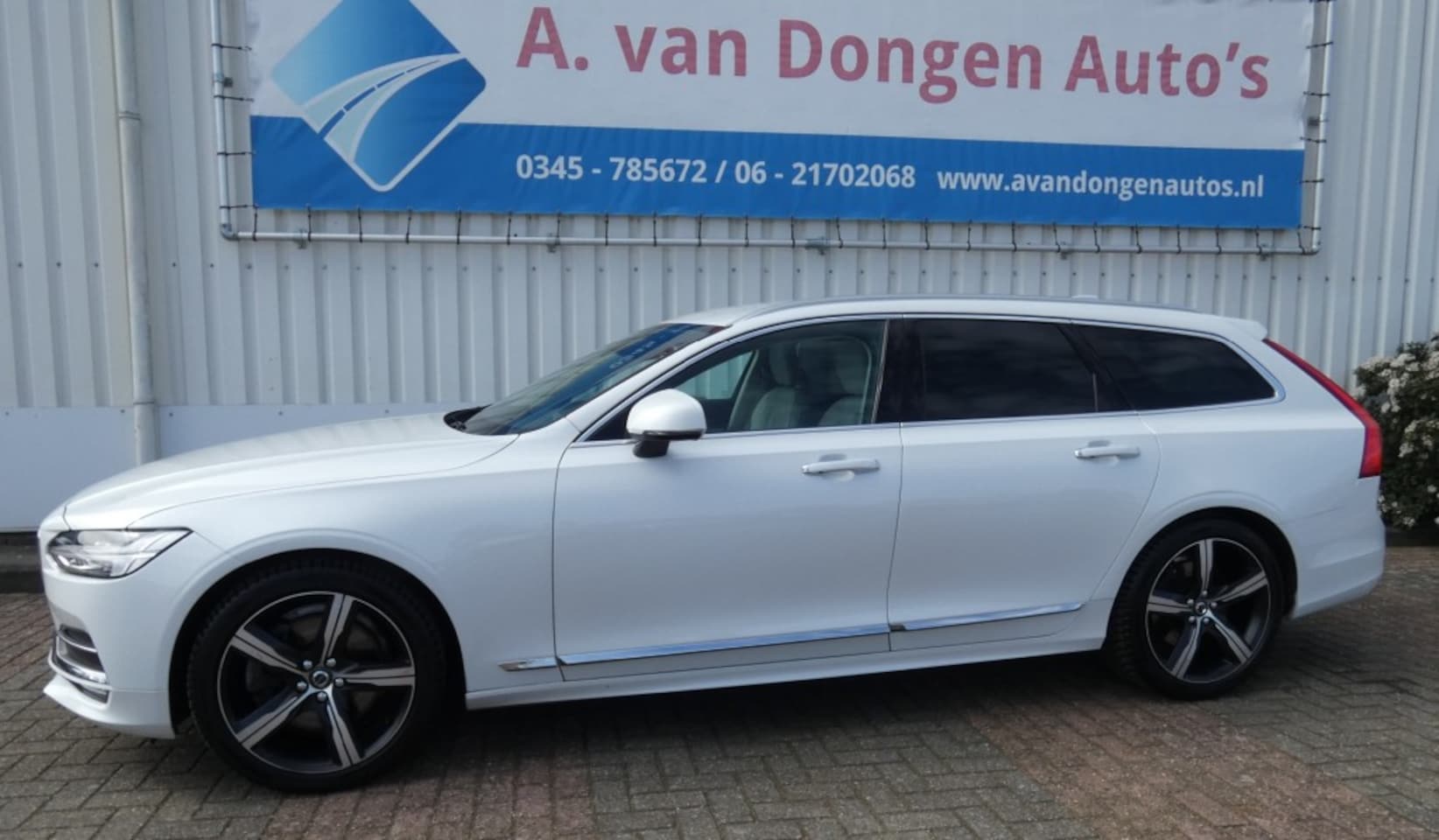 Volvo V90 - 2.0 T5 Inscription 2.0 T5 INSCRIPTION,BenW,ACC,Massage,Trhaak,Parelmoer - AutoWereld.nl