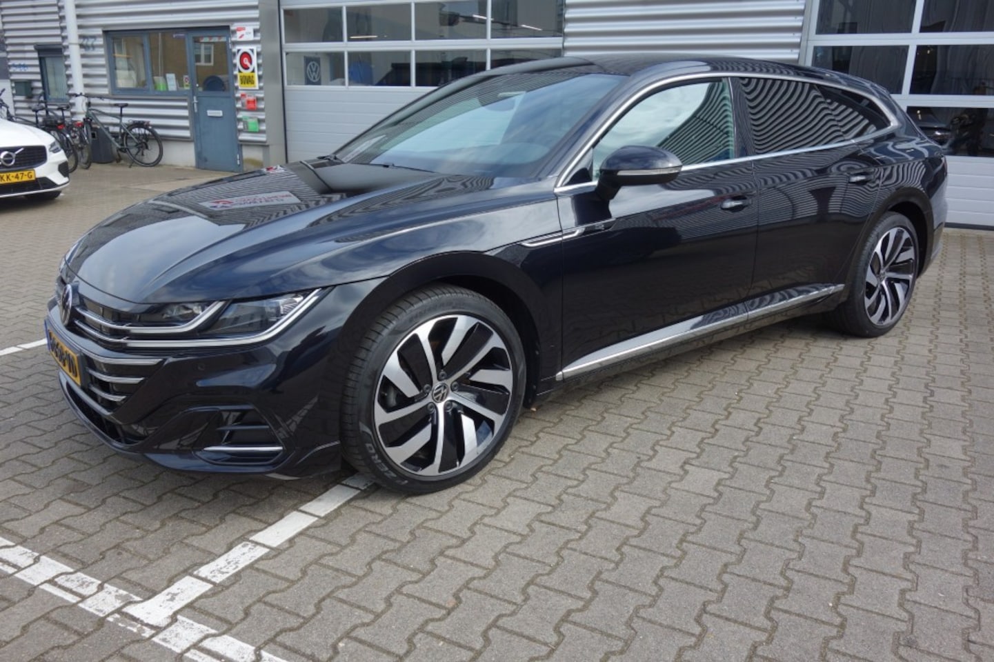 Volkswagen Arteon - 1.4 TSI EHY R-Line BNS+, Trekhaak, Camera,19 Inch - AutoWereld.nl