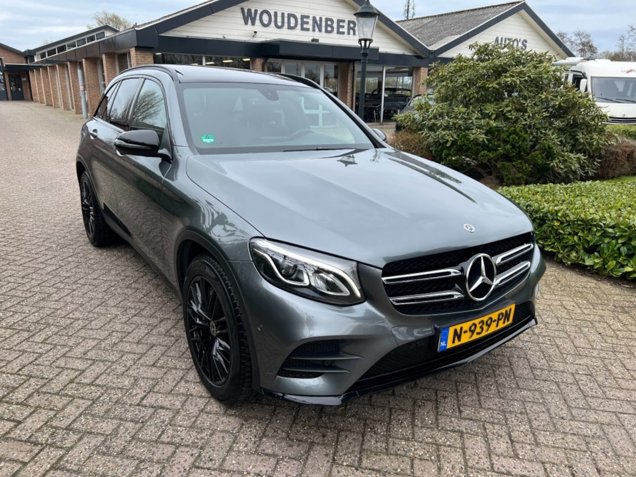 Mercedes-Benz GLC-klasse - GLC 250 4-Matic AMG, Night, pano dak, trekhaak, Sfeer - AutoWereld.nl