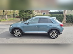 Volkswagen T-Roc - 1.5 TSI R-Line Edition Virtual Cockpit Stuur/Stoelverwarming PDC V+A Camera