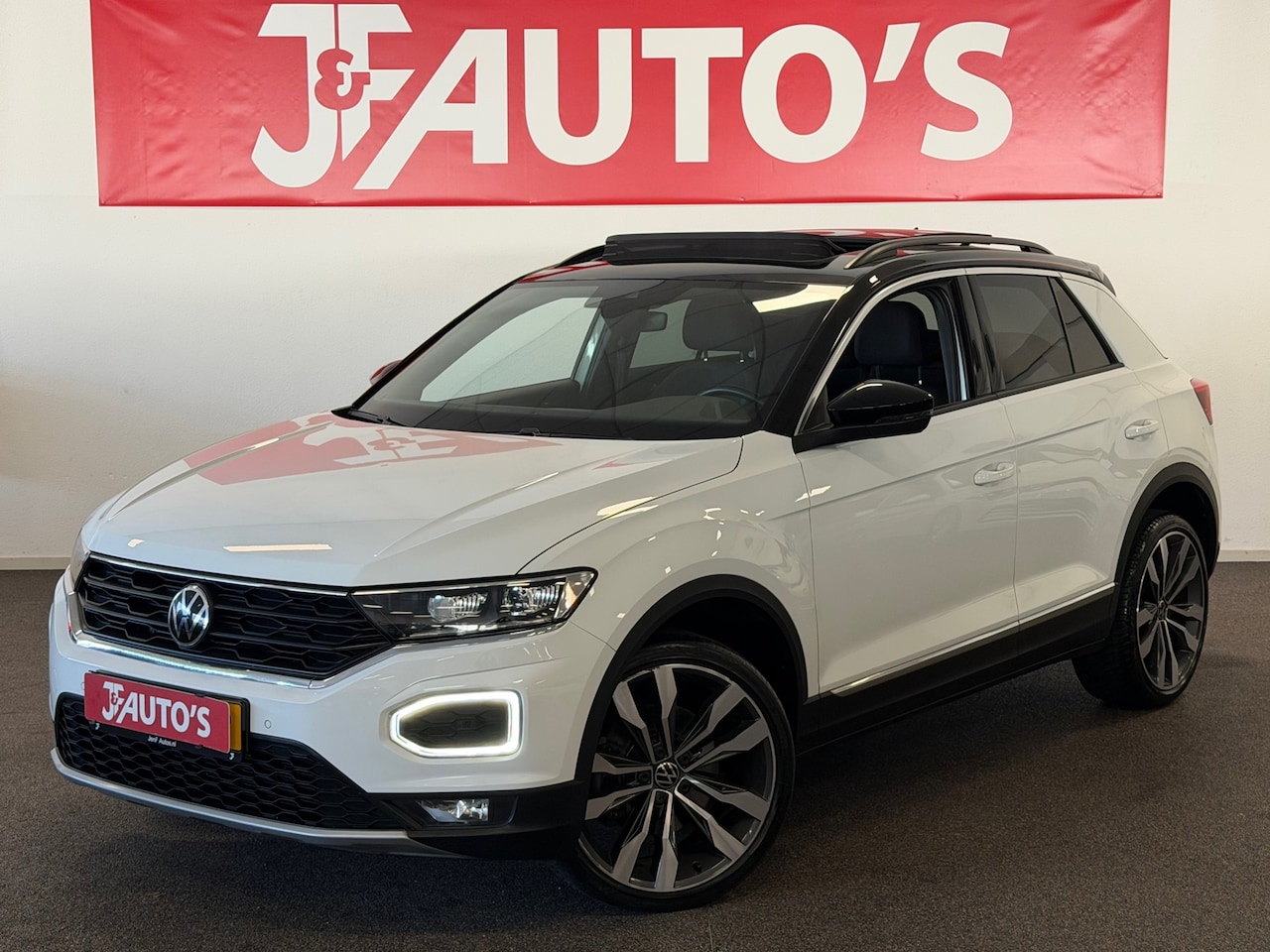 Volkswagen T-Roc - 1.5 TSI Sport NAVIGATIE/CAMERA, PANORAMA, ECC AIRCO - AutoWereld.nl