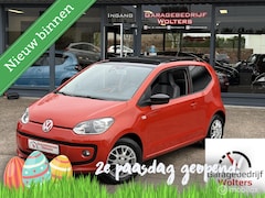 Volkswagen Up! - 1.0 groove up CRUISE PANO PARK.SENS. NW APK