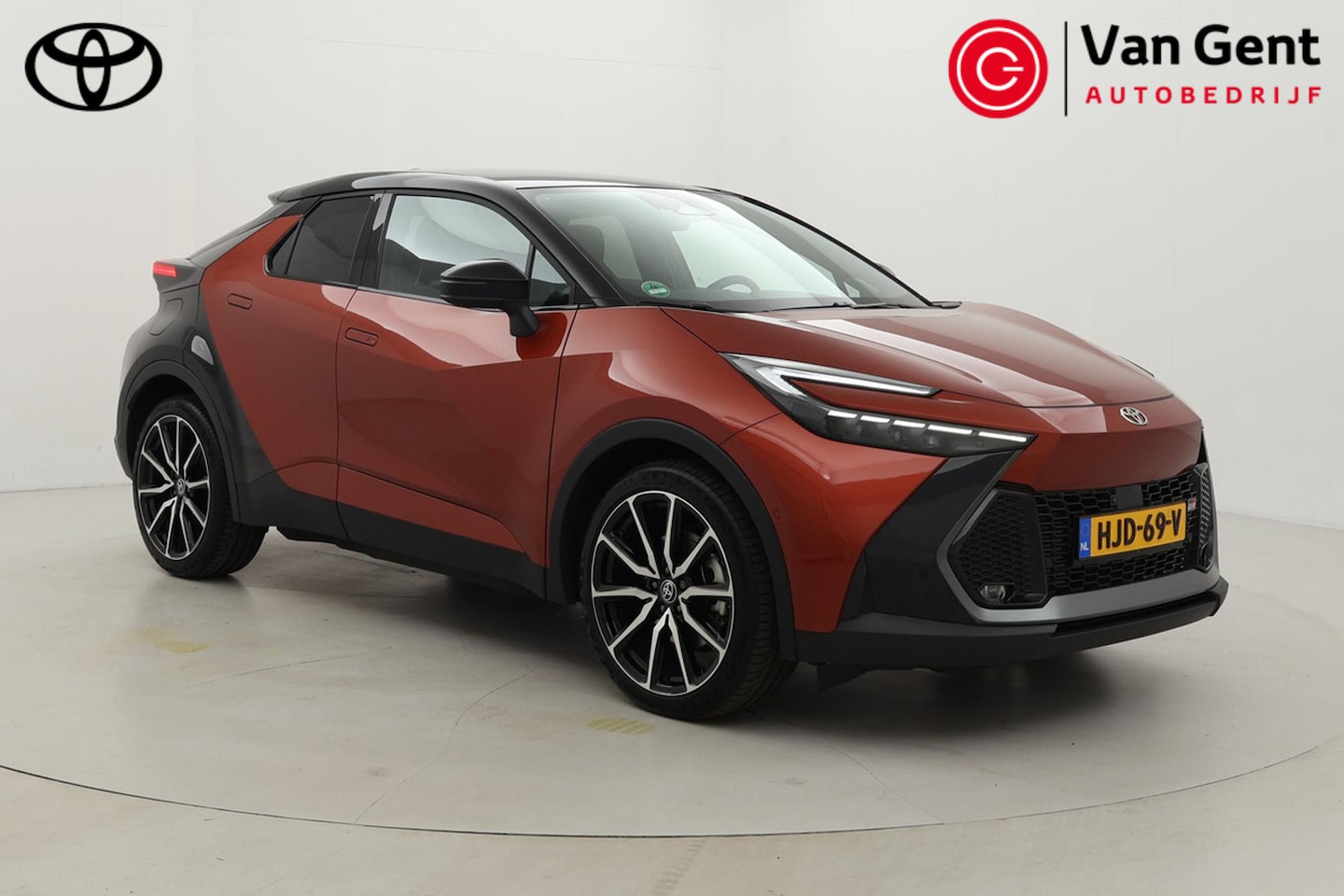 Toyota C-HR - 2.0 Plug-in Hybrid 220 GR SPORT Premium | Panoramadak | Warmtepomp | Navigatie | Stoel-/st - AutoWereld.nl