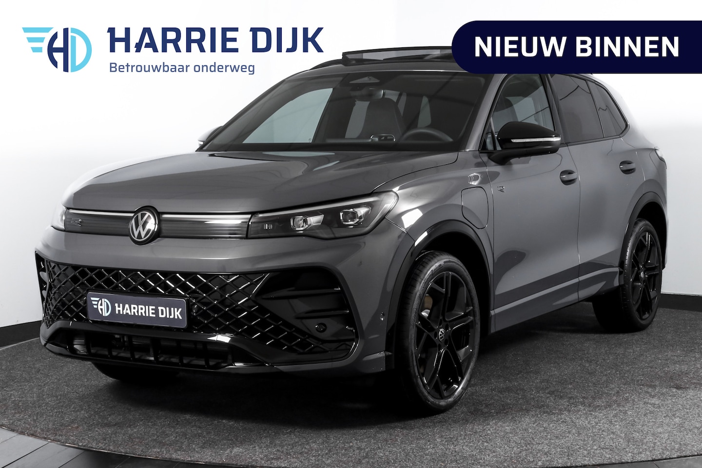 Volkswagen Tiguan - 1.5 eHybrid 272 PK R-Line | Black Style | Elek. Trekhaak | S/K-panodak | Adapt. Cruise | S - AutoWereld.nl