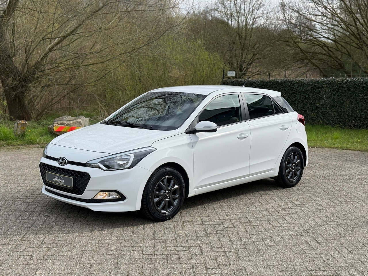 Hyundai i20 - 1.2i Active STOELVERW I UNIEKE KM I 84PK I NWE APK I MOOI! - AutoWereld.nl