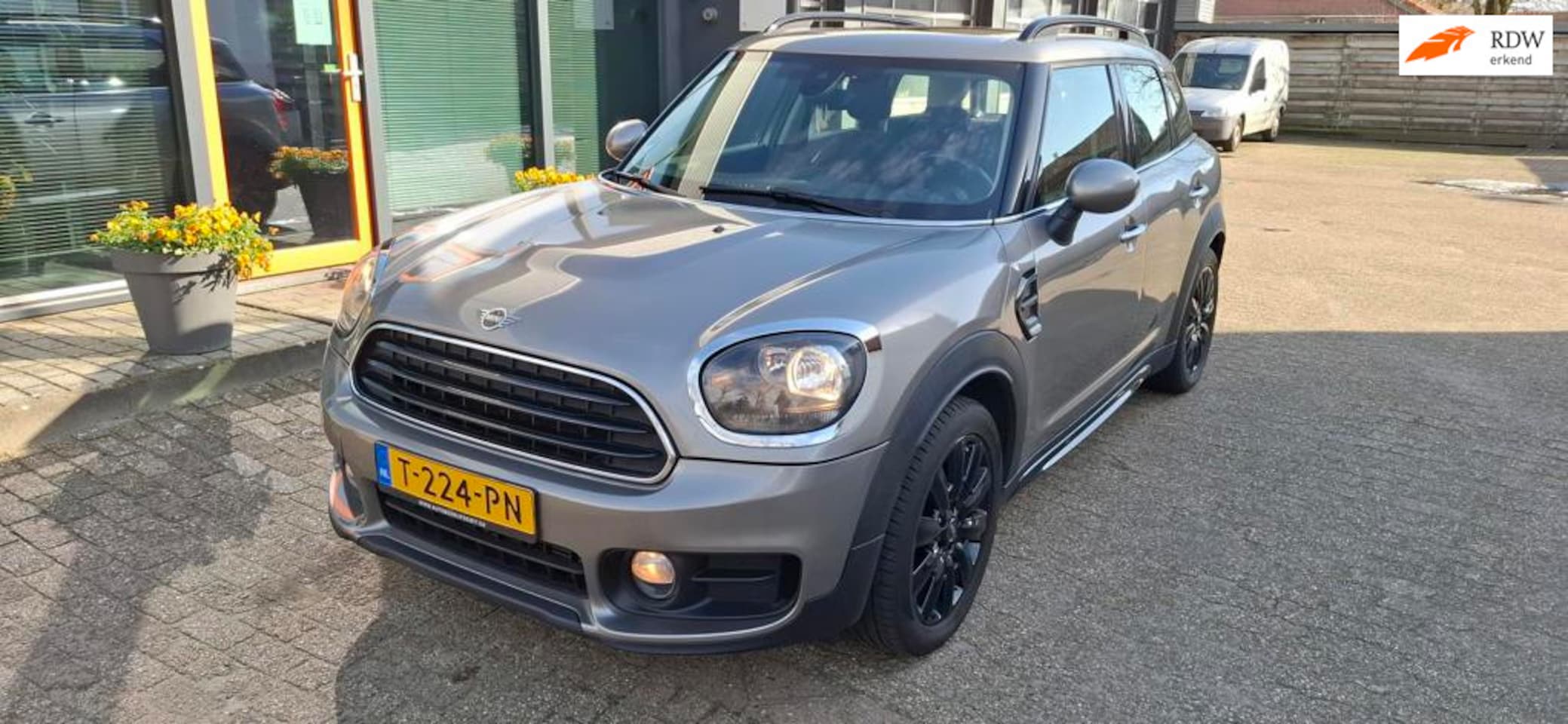 MINI Countryman - One met panorama schuifdak 1.5 One Chili - AutoWereld.nl