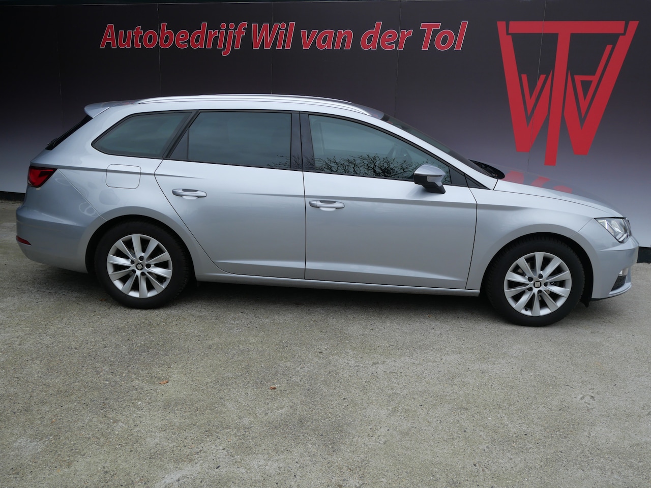 SEAT Leon ST - 1.0 EcoTSI STYLE INTENSE | NAVIGATIE | CARPLAY | ALL-SEASON | TREKHAAK | APK 02-2027!! - AutoWereld.nl