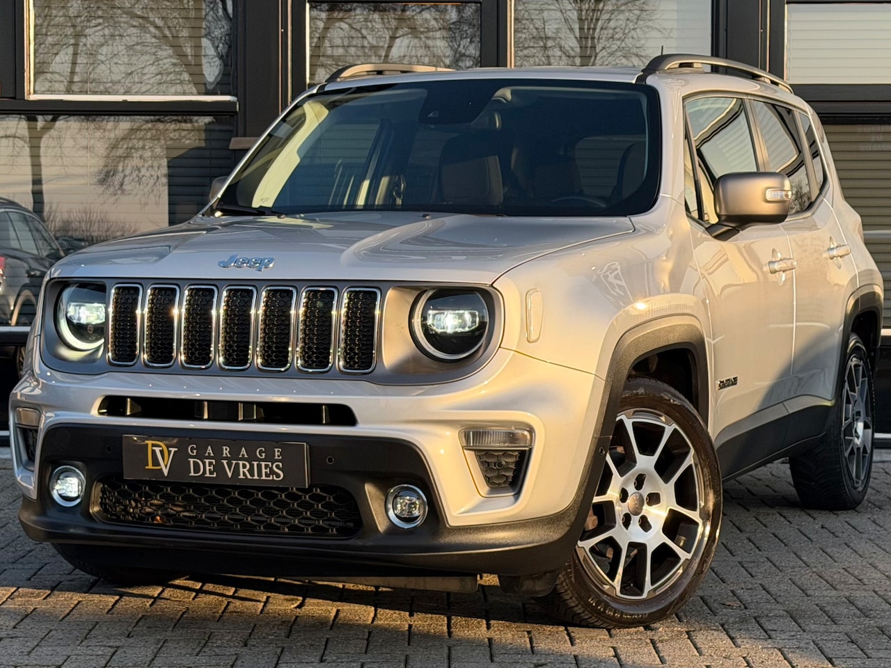 Jeep Renegade - 1.3T DDCT S Aut ACC Lane LED CarPlay Garantie - AutoWereld.nl