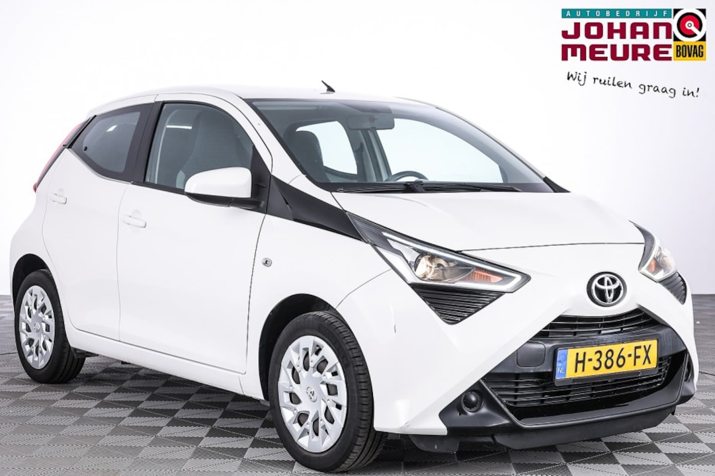 Toyota Aygo - 1.0 VVT-i x-play Automaat ✅ 1e Eigenaar *2e PAASDAG OPEN!* - AutoWereld.nl