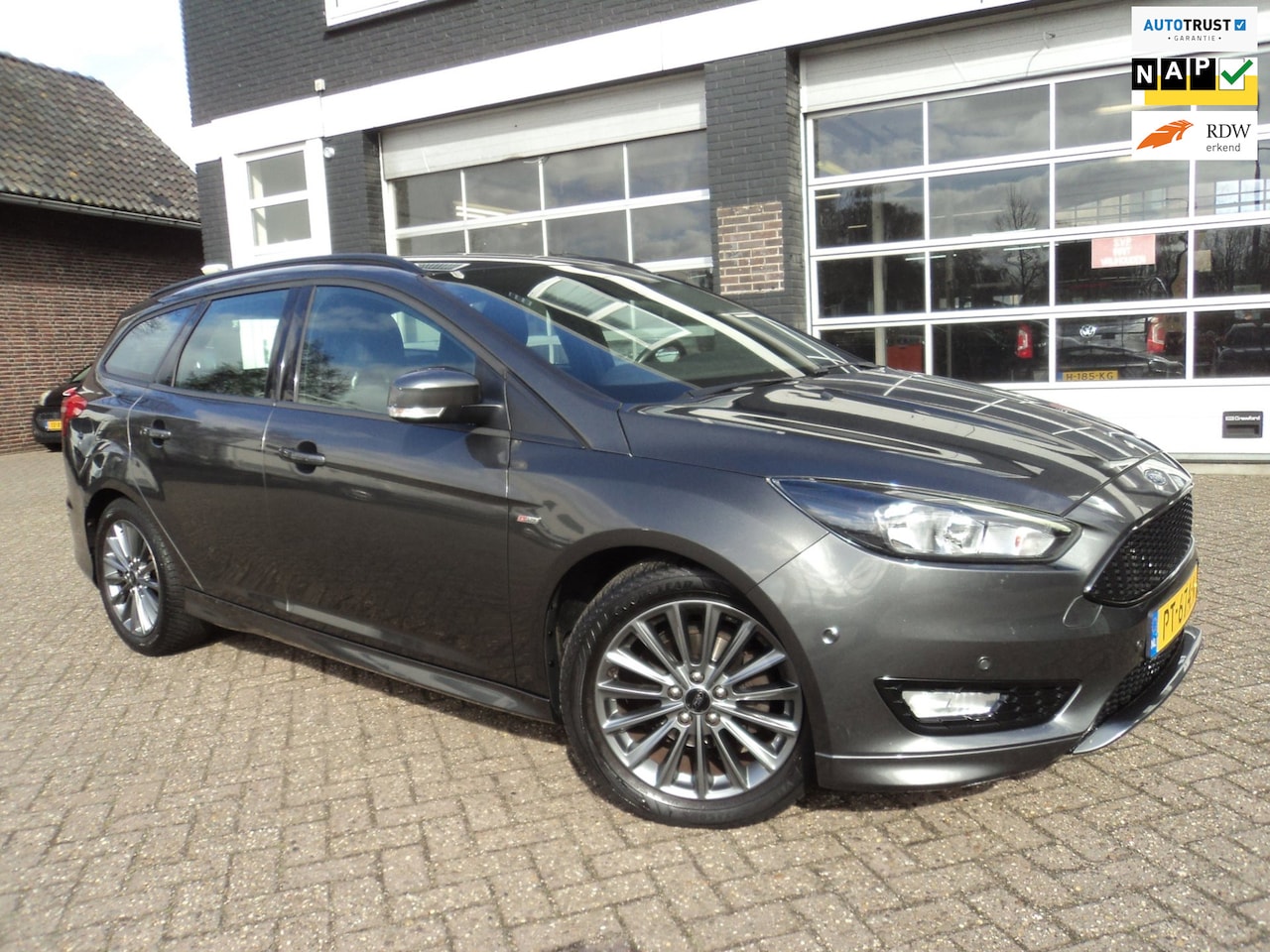 Ford Focus Wagon - 1.0 ST-Line Navi Cruise Pdc - AutoWereld.nl