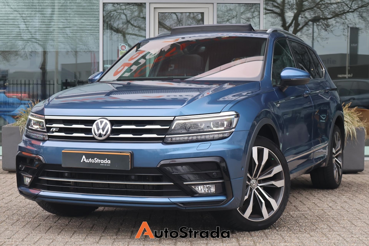 Volkswagen Tiguan Allspace - 1.5 R-Line TSI 150pk 7-Pers | Pano | Camera | Stoelverwarming | Keyless | Massage | Virtua - AutoWereld.nl
