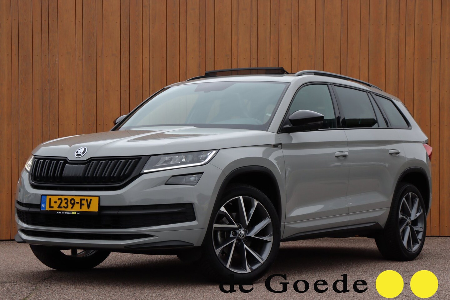 Skoda Kodiaq - 1.5 TSI Sportline Business org.NL pano-schuifdak stuurverw. trekhaak camera el.klep - AutoWereld.nl
